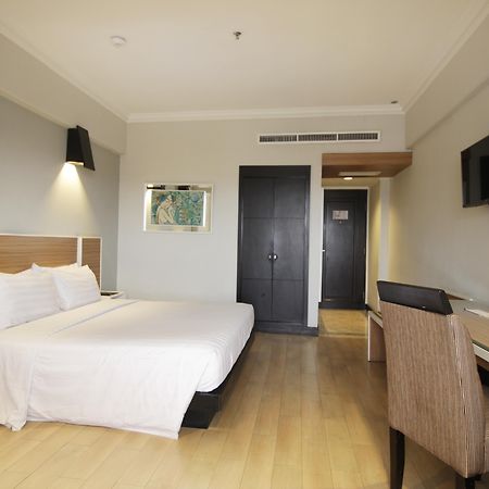 โฮเต็ล ซานติก้า พรีเมียร์ จ๊อกจา Hotel ยอกยาการ์ตา ภายนอก รูปภาพ