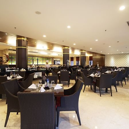 โฮเต็ล ซานติก้า พรีเมียร์ จ๊อกจา Hotel ยอกยาการ์ตา ภายนอก รูปภาพ