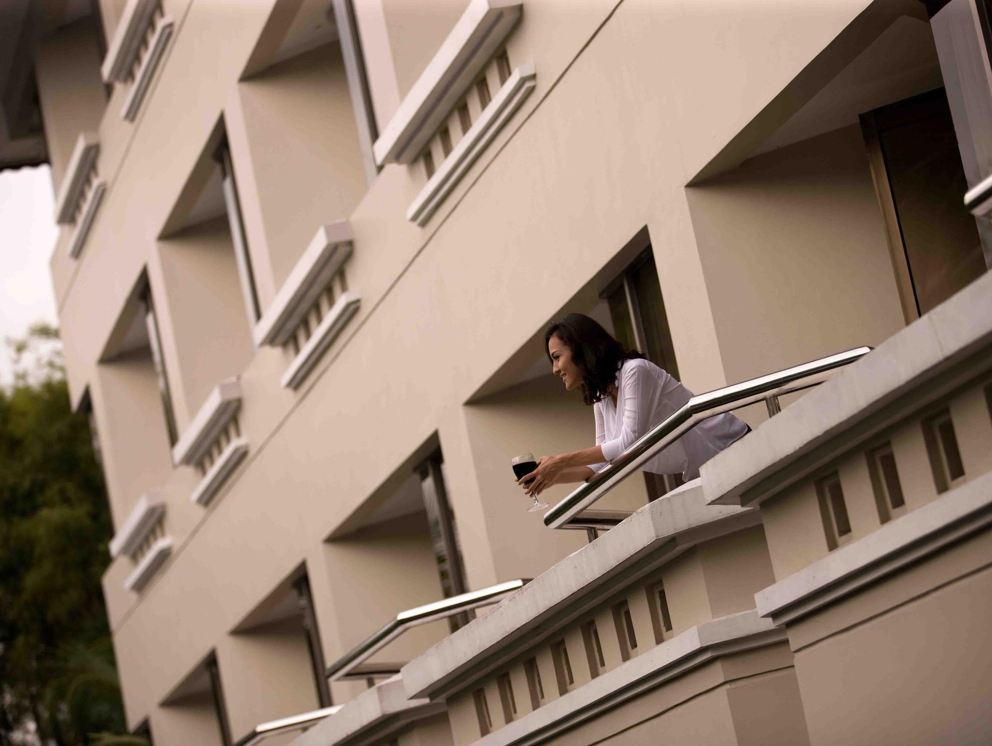 โฮเต็ล ซานติก้า พรีเมียร์ จ๊อกจา Hotel ยอกยาการ์ตา ภายนอก รูปภาพ