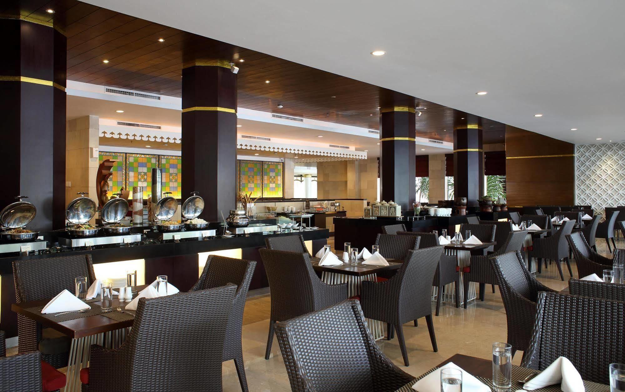 โฮเต็ล ซานติก้า พรีเมียร์ จ๊อกจา Hotel ยอกยาการ์ตา ภายนอก รูปภาพ