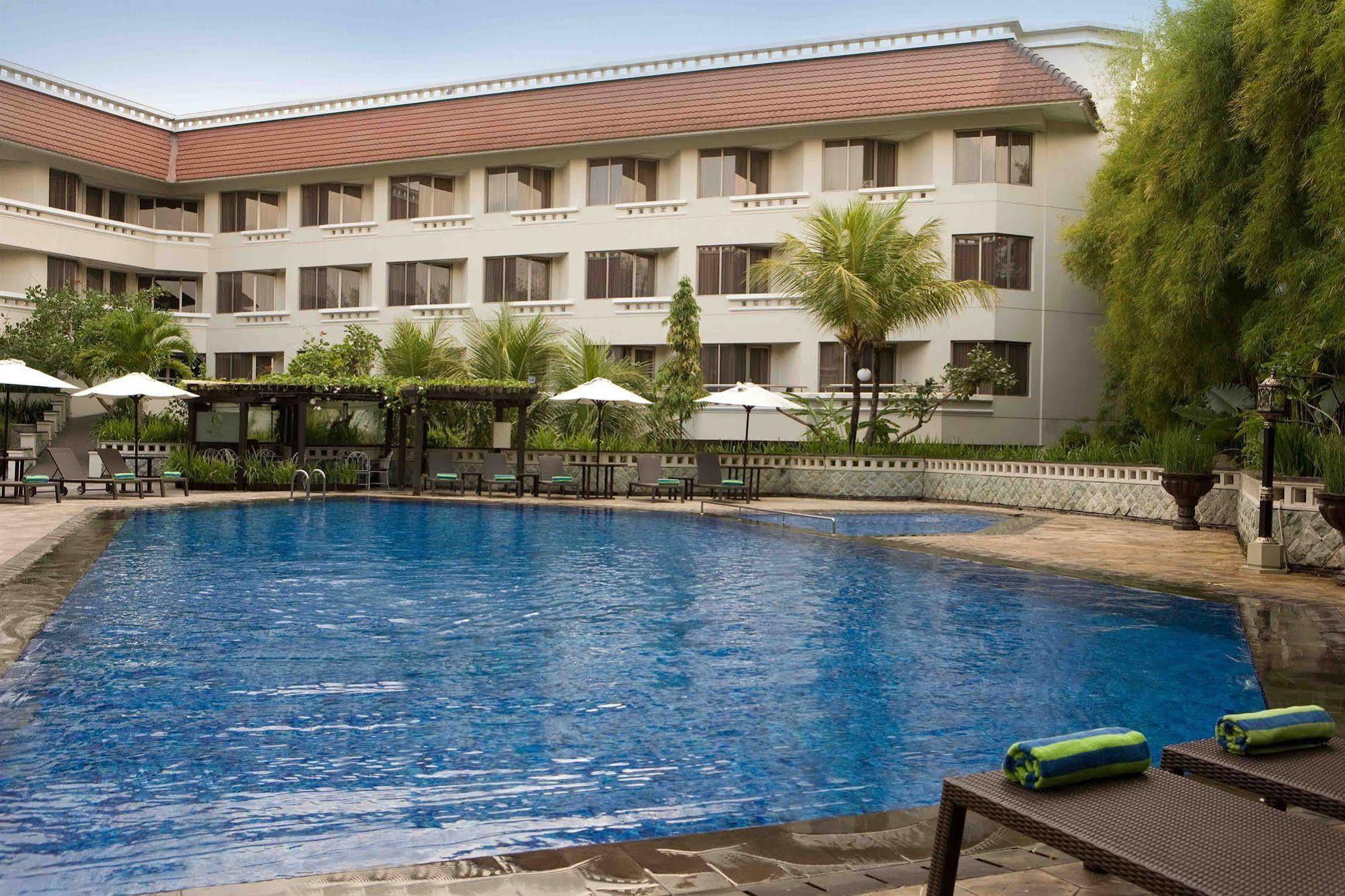 โฮเต็ล ซานติก้า พรีเมียร์ จ๊อกจา Hotel ยอกยาการ์ตา ภายนอก รูปภาพ