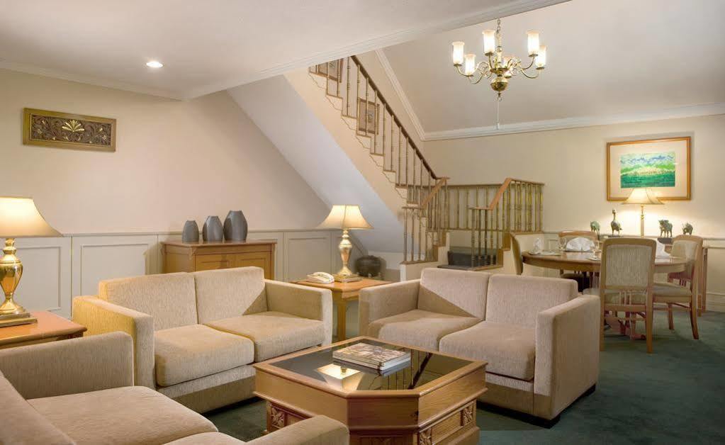 โฮเต็ล ซานติก้า พรีเมียร์ จ๊อกจา Hotel ยอกยาการ์ตา ภายนอก รูปภาพ