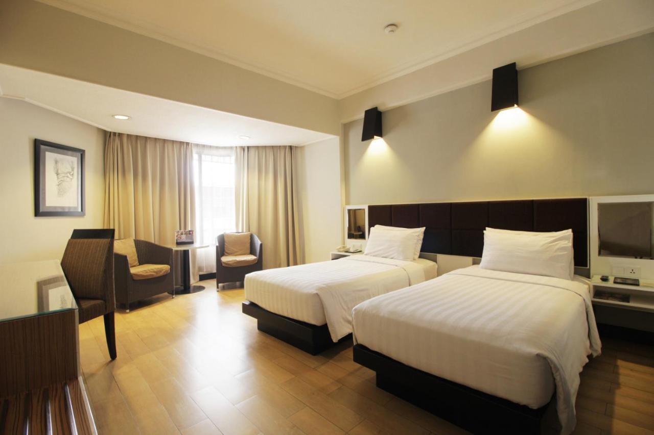 โฮเต็ล ซานติก้า พรีเมียร์ จ๊อกจา Hotel ยอกยาการ์ตา ภายนอก รูปภาพ
