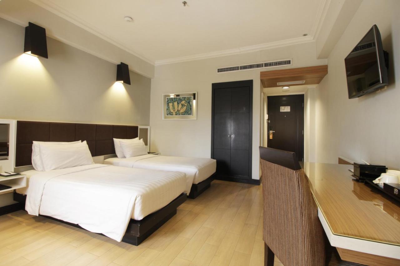 โฮเต็ล ซานติก้า พรีเมียร์ จ๊อกจา Hotel ยอกยาการ์ตา ภายนอก รูปภาพ
