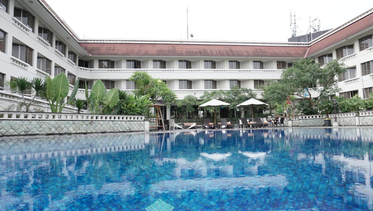 โฮเต็ล ซานติก้า พรีเมียร์ จ๊อกจา Hotel ยอกยาการ์ตา ภายนอก รูปภาพ